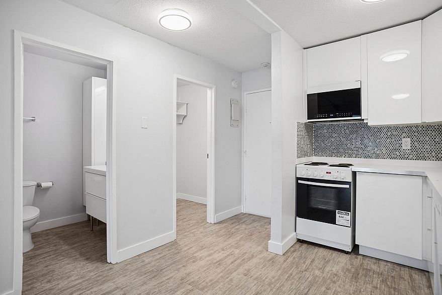 303 1717 W 13th Avenue