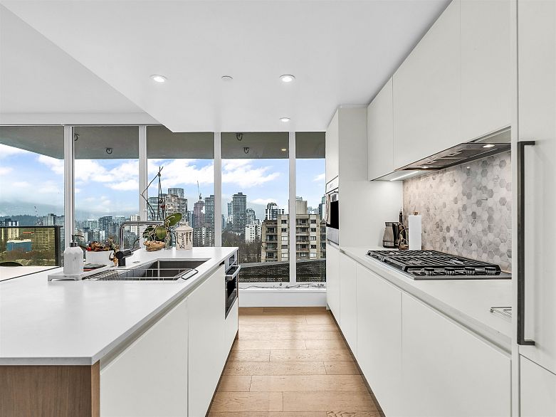 1401 1365 Davie Street