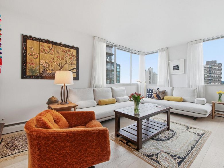 1203 1850 Comox Street