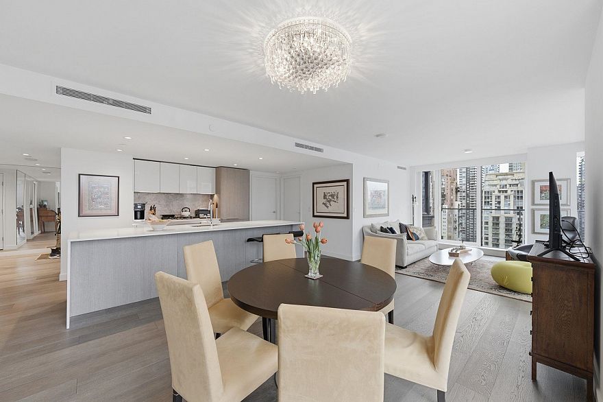 1909 1111 Richards Street