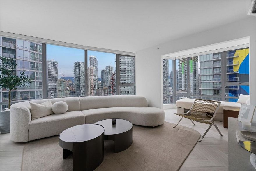 2206 1438 Richards Street