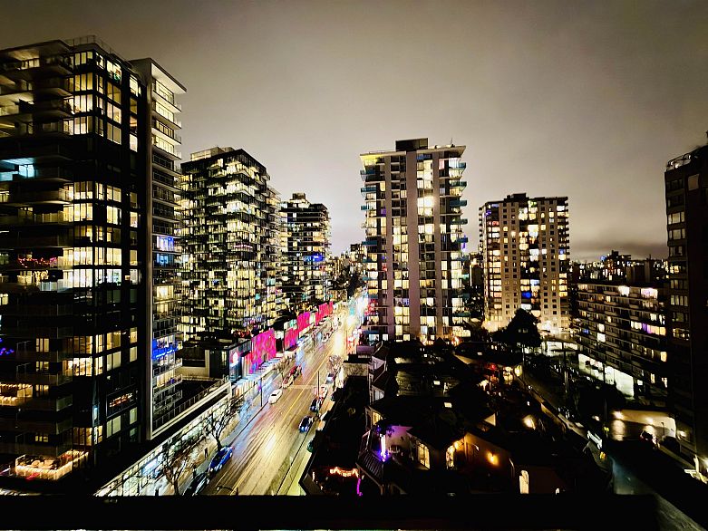 1103 1221 Bidwell Street