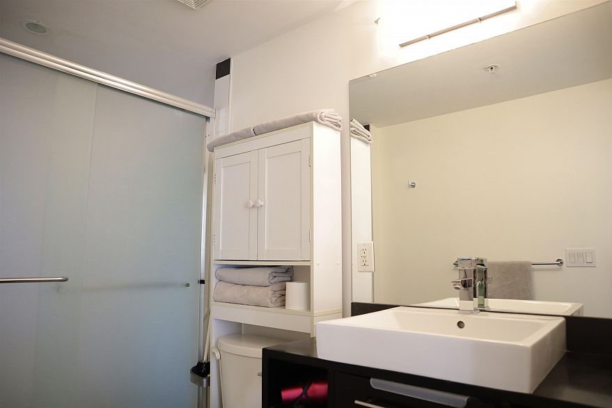 2906 689 Abbott Street