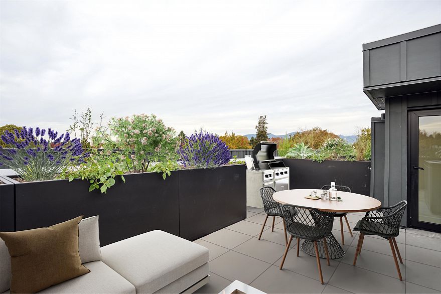 104 157 W King Edward Avenue