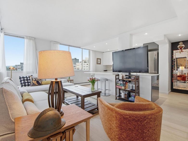 1203 1850 Comox Street