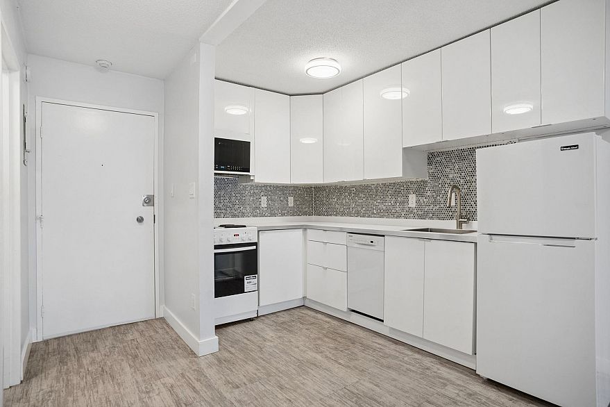 303 1717 W 13th Avenue