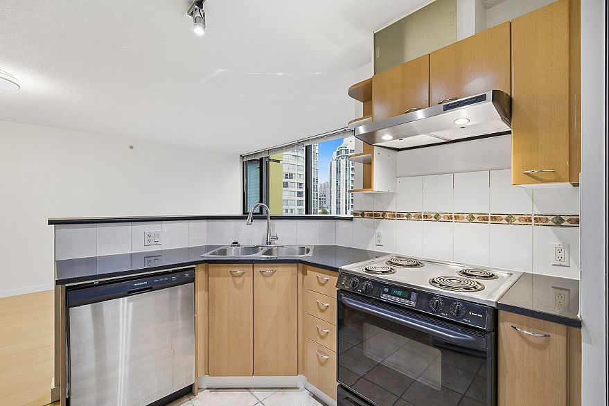 802 1367 Alberni Street