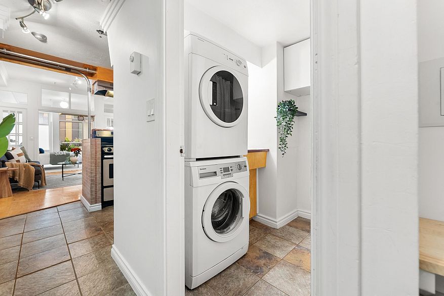 B5 238 E 10th Avenue