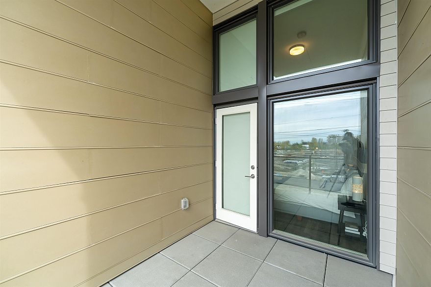 1 8599 River District Crossing