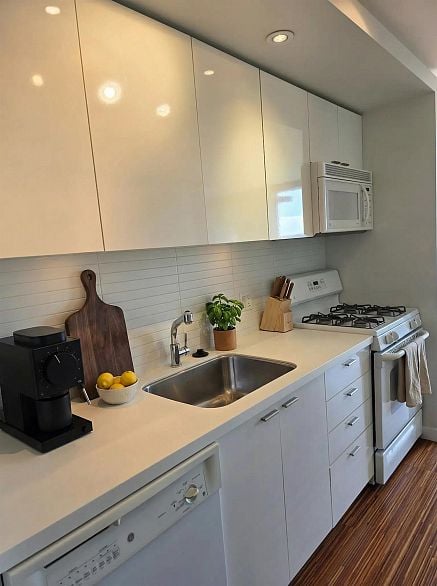 806 328 E 11th Avenue