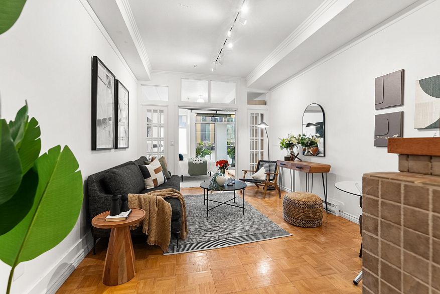 B5 238 E 10th Avenue