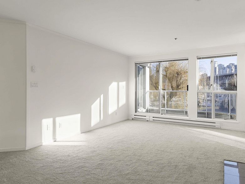 202 1551 Mariner Walk