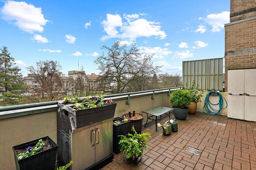 403 1159 Main Street