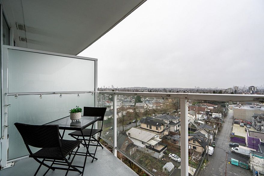 1106 4638 Gladstone Street