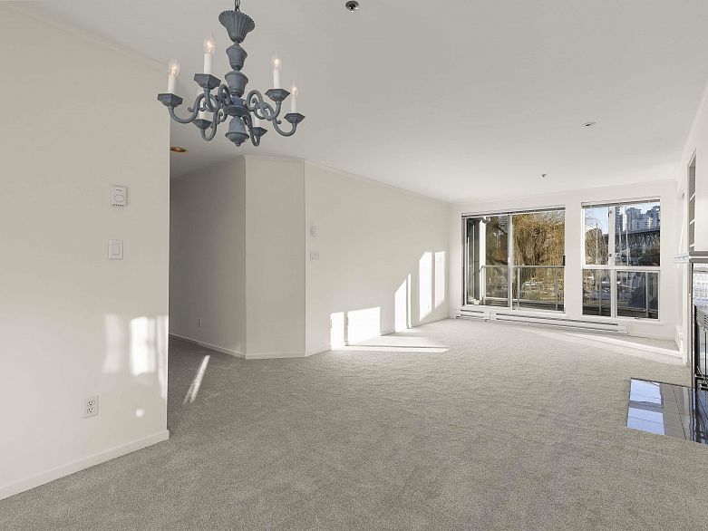 202 1551 Mariner Walk