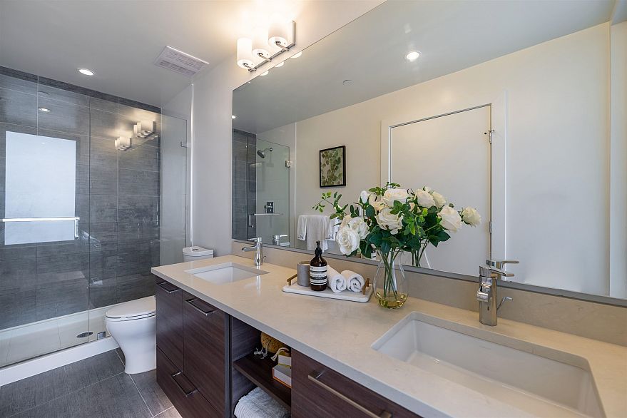 1 8599 River District Crossing