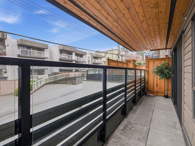 216 1549 Kitchener Street