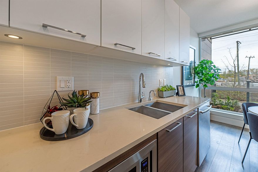 1 8599 River District Crossing