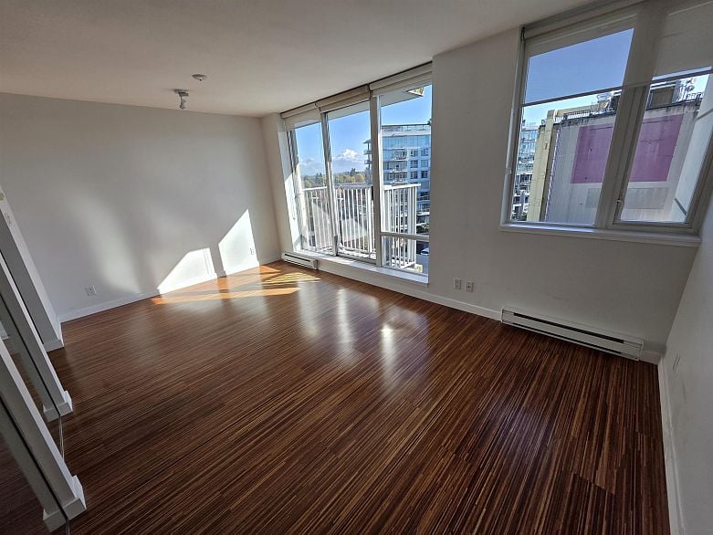 806 328 E 11th Avenue