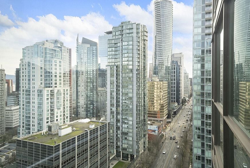 2502 1331 Alberni Street