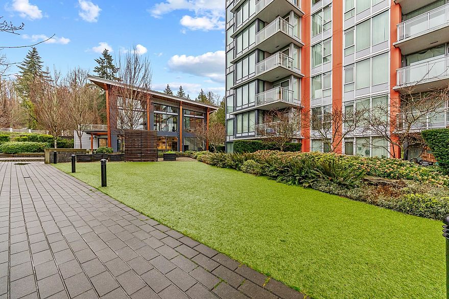 1207 3281 E Kent Avenue North Avenue