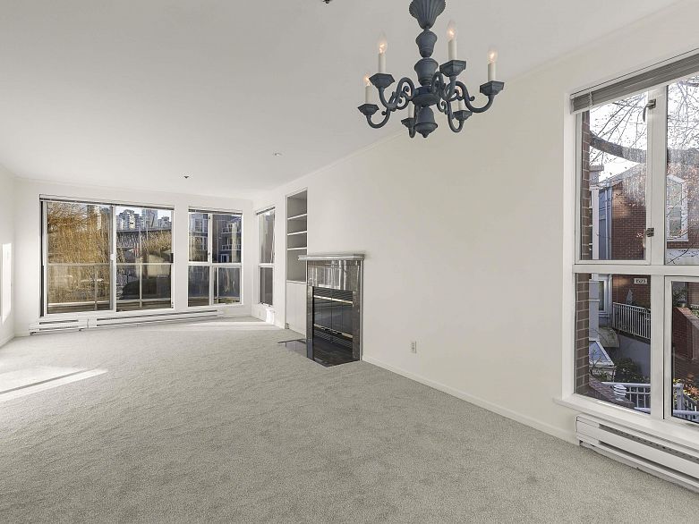 202 1551 Mariner Walk