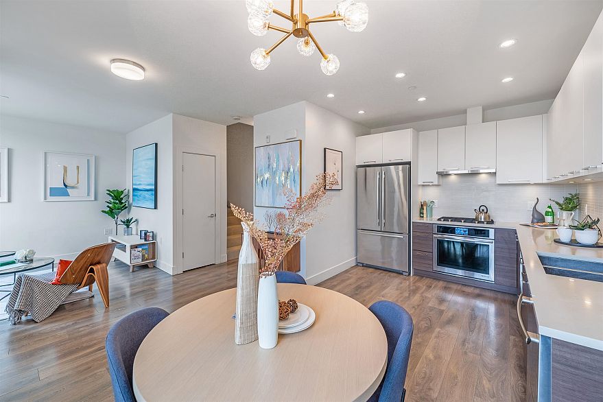 1 8599 River District Crossing