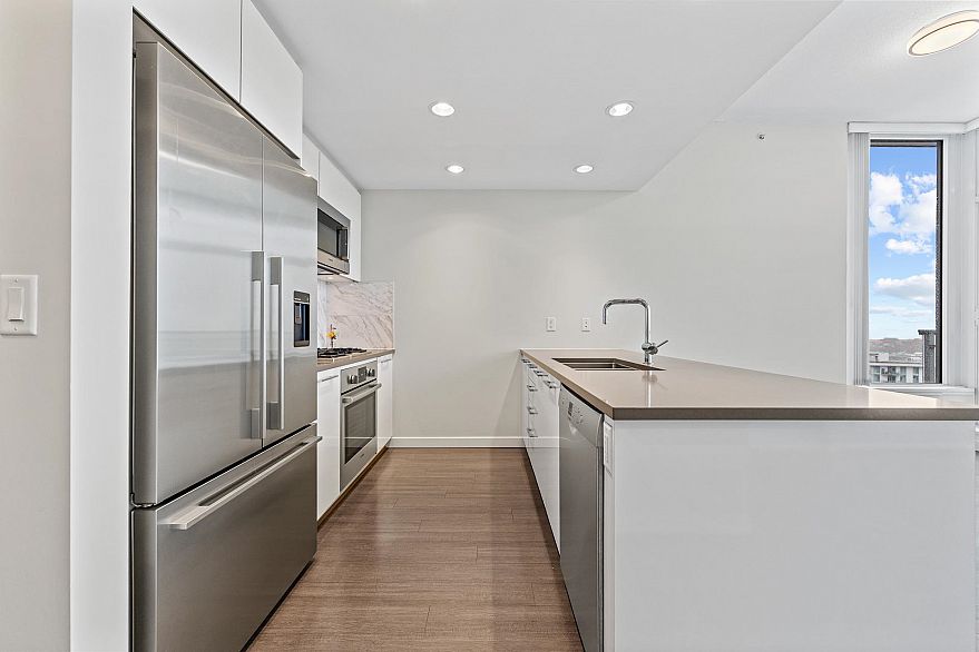 1207 3281 E Kent Avenue North Avenue