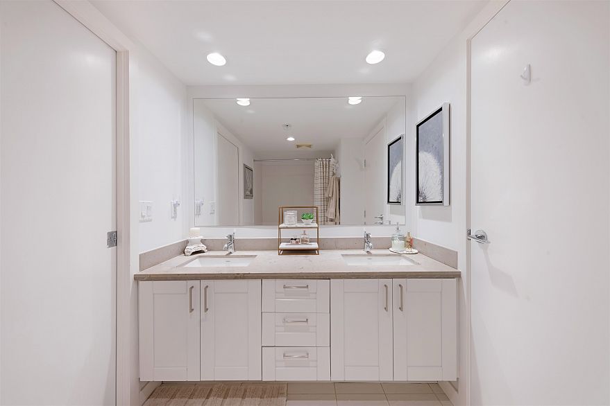 1305 1133 Homer Street