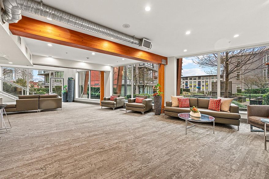 1207 3281 E Kent Avenue North Avenue