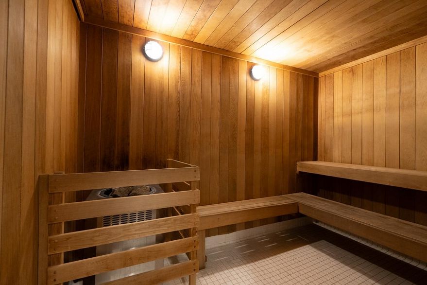 1106 4638 Gladstone Street