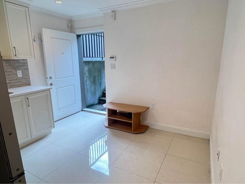 2118 Waverley Avenue