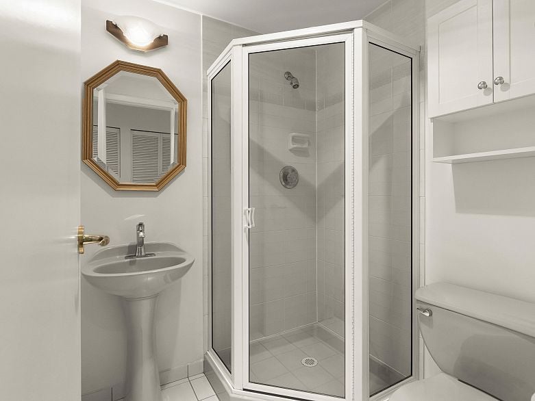 202 1551 Mariner Walk