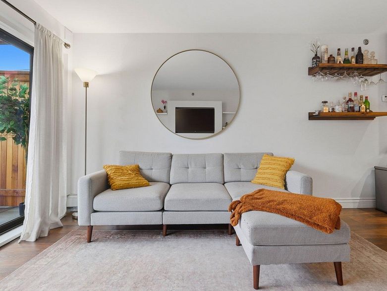 216 1549 Kitchener Street