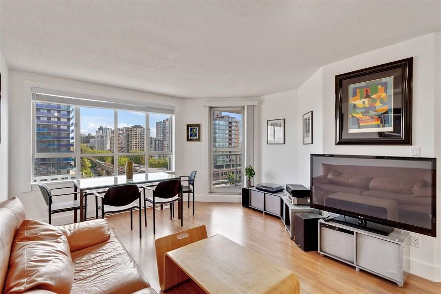 1001 3455 Ascot Place