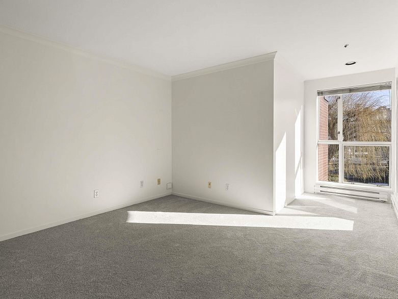 202 1551 Mariner Walk