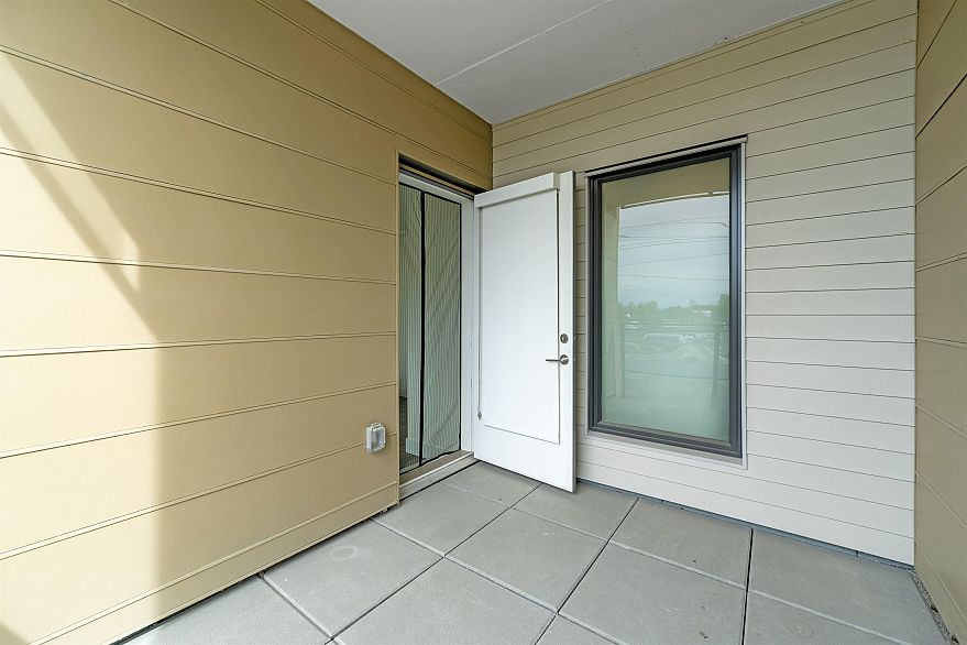 1 8599 River District Crossing