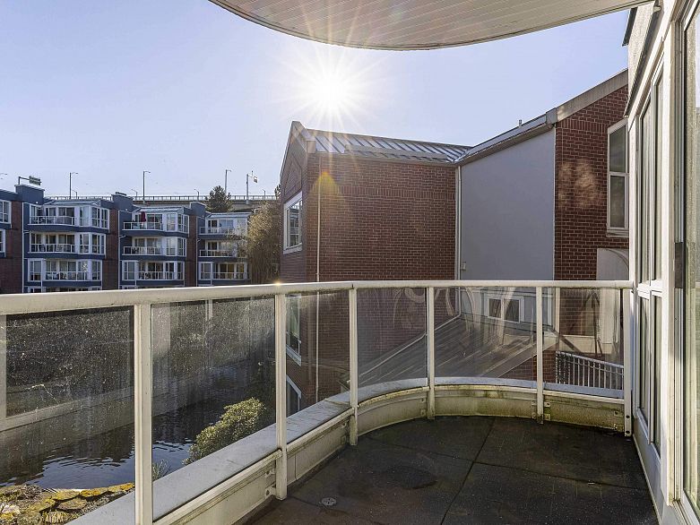 202 1551 Mariner Walk