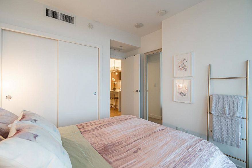 1106 4638 Gladstone Street