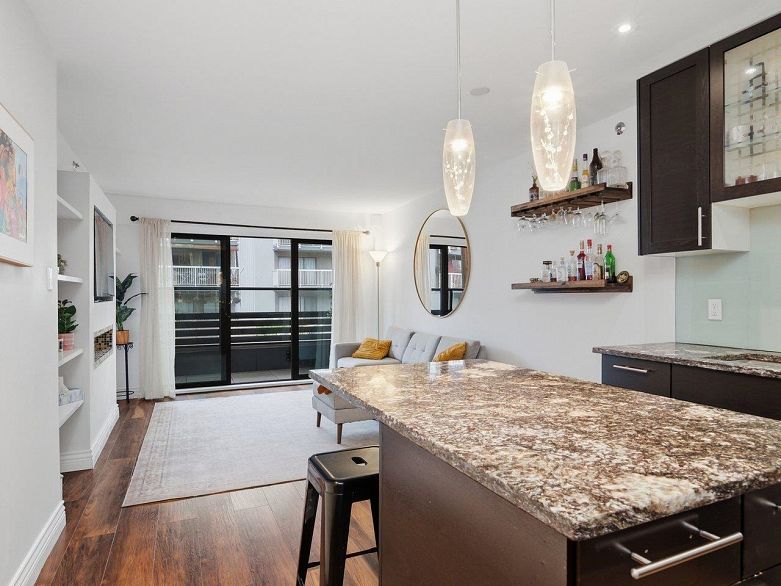 216 1549 Kitchener Street