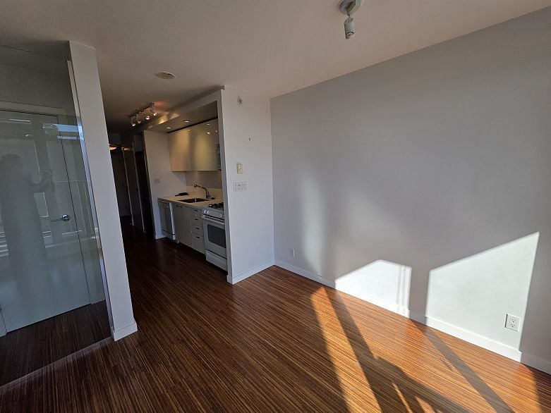 806 328 E 11th Avenue