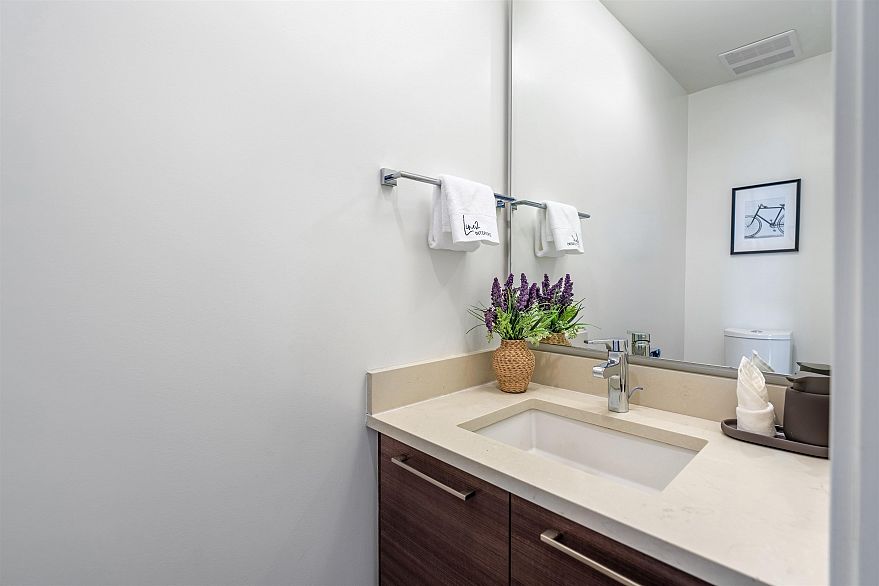 1 8599 River District Crossing