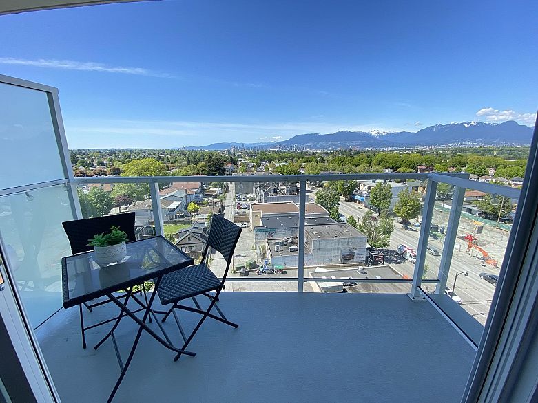 1106 4638 Gladstone Street