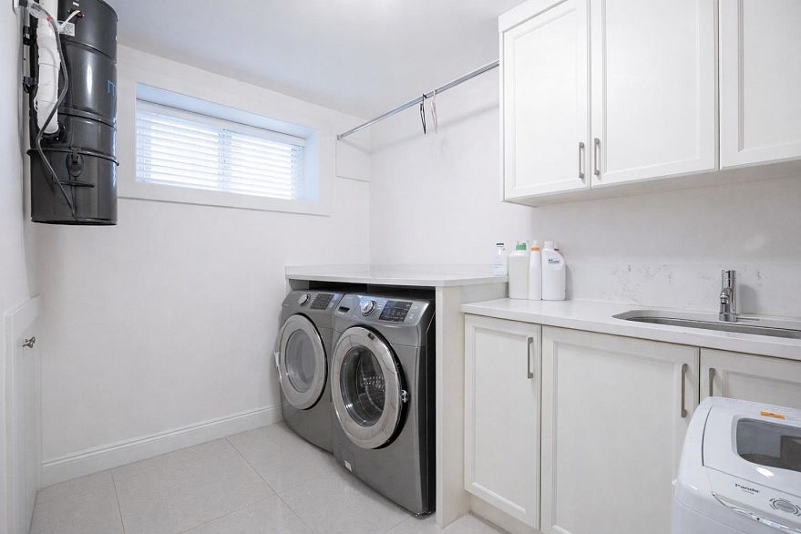 2118 Waverley Avenue