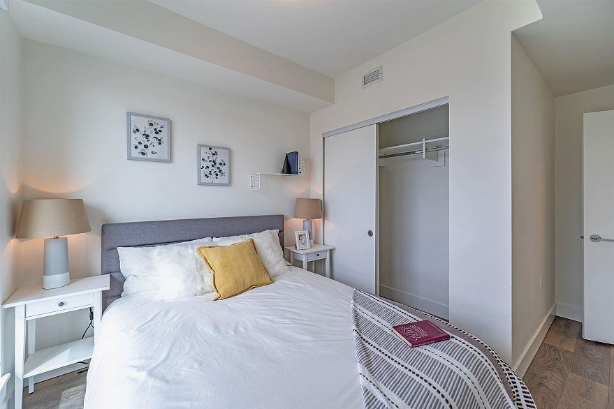 1 8599 River District Crossing