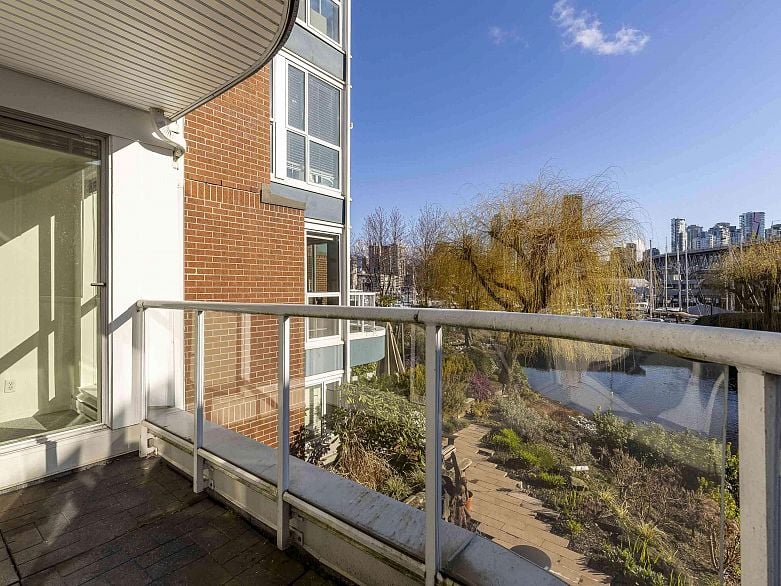 202 1551 Mariner Walk