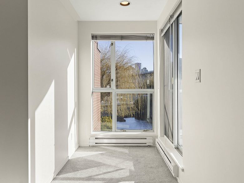 202 1551 Mariner Walk