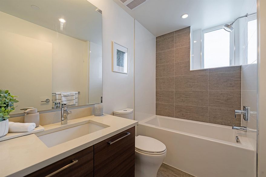 1 8599 River District Crossing