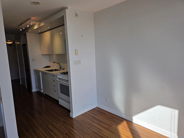 806 328 E 11th Avenue