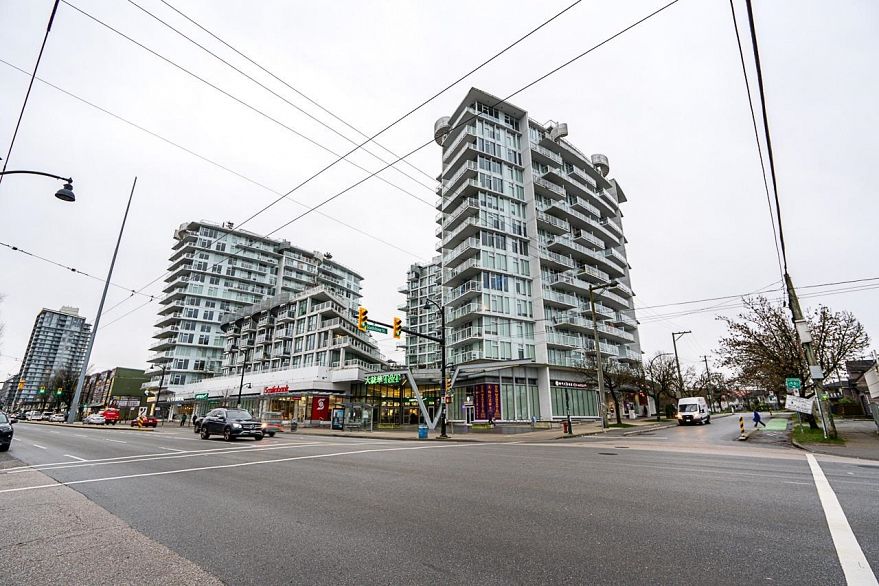 1106 4638 Gladstone Street